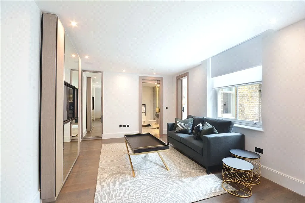 Flat Old Brompton Road in Greater London