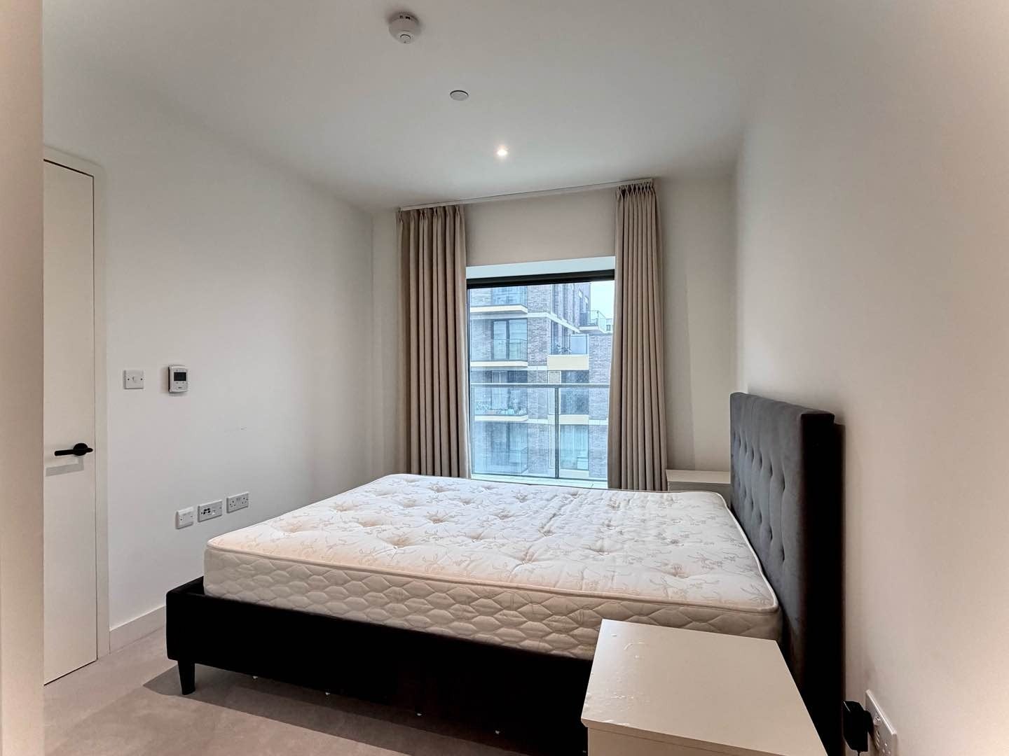 Flat Royal Crest Avenue in Greater London