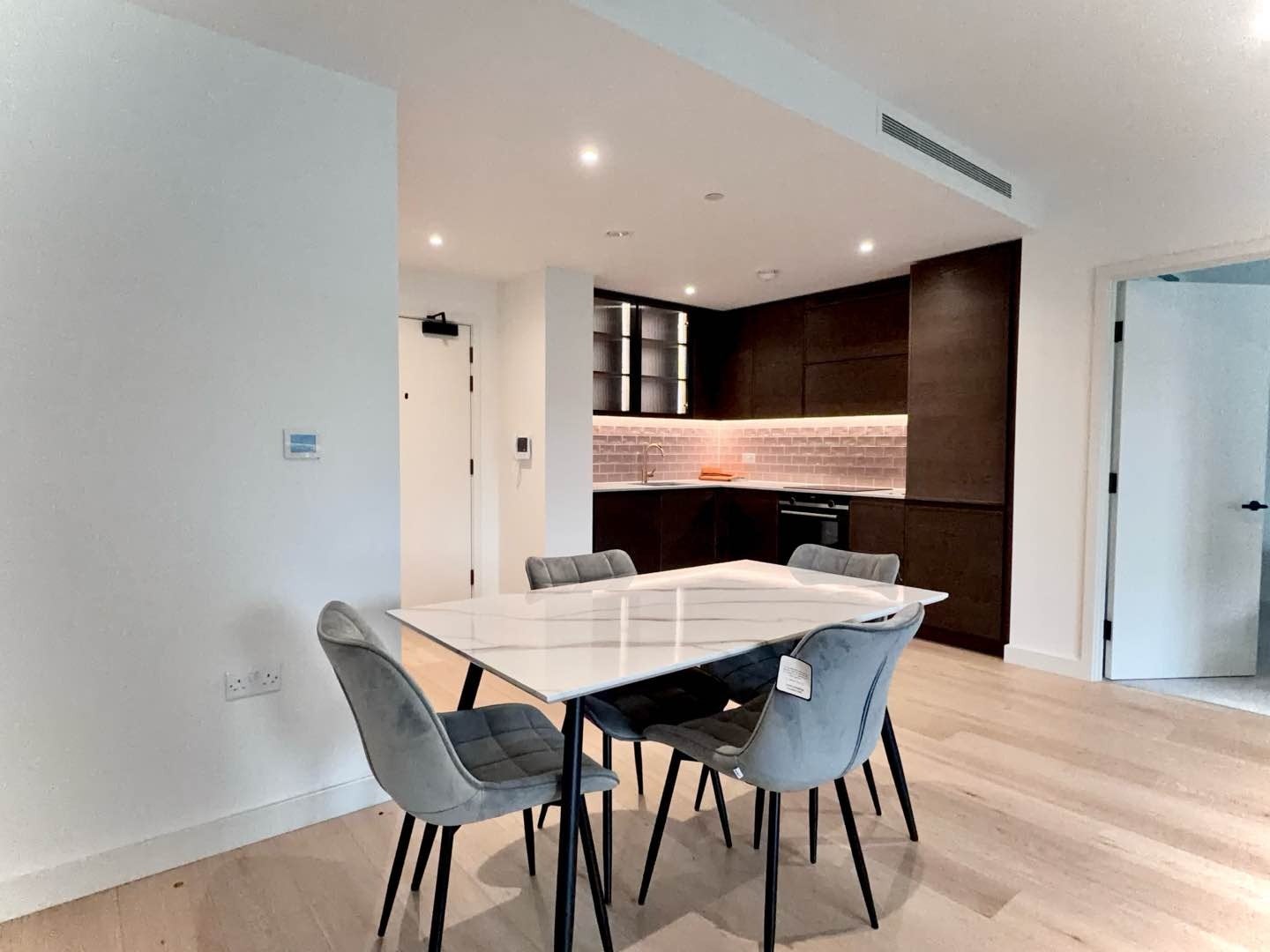Flat Royal Crest Avenue in Greater London