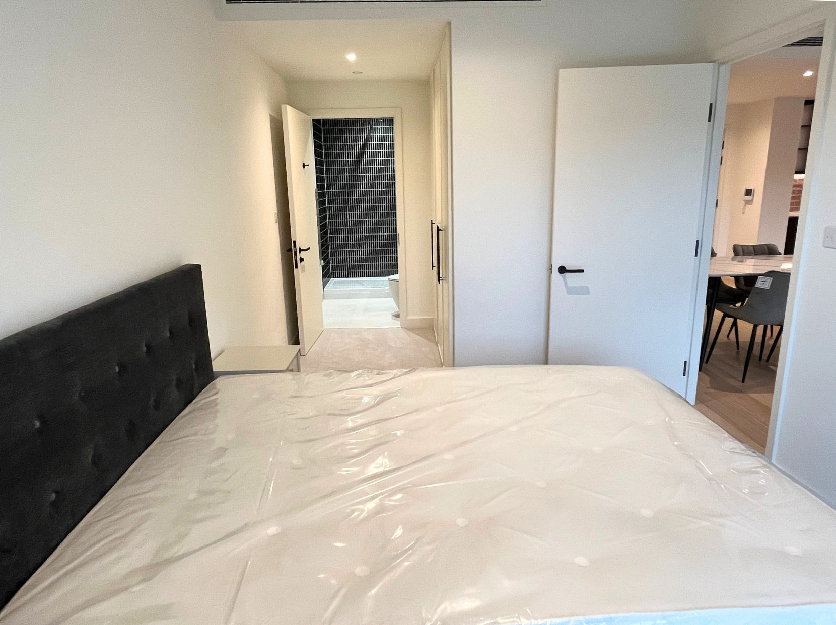 Flat Royal Crest Avenue in Greater London