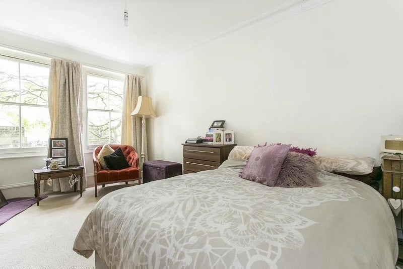 Flat Beaumont Crescent in Greater London