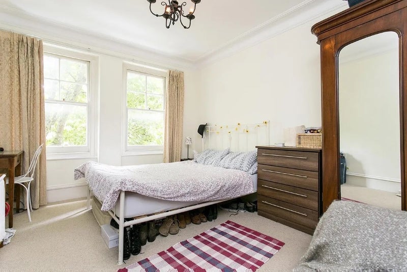 Flat Beaumont Crescent in Greater London