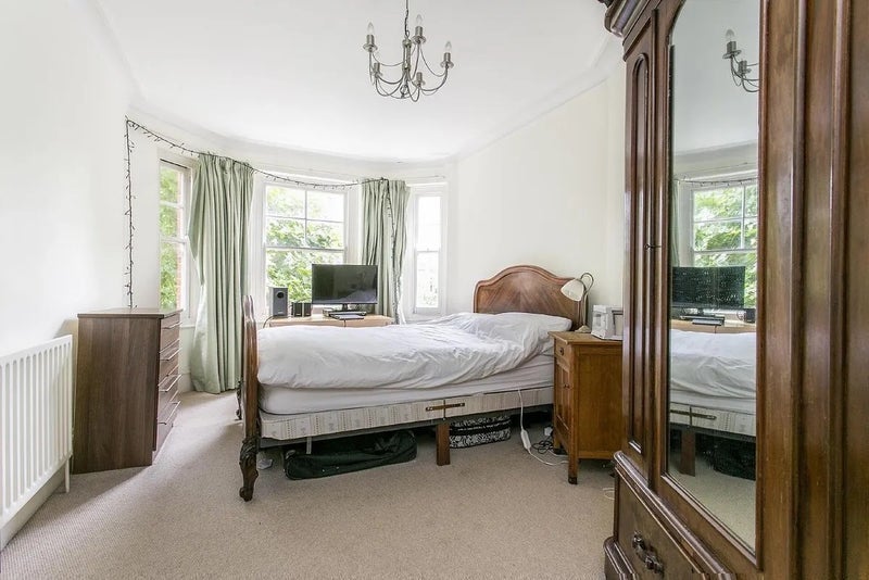 Flat Beaumont Crescent in Greater London