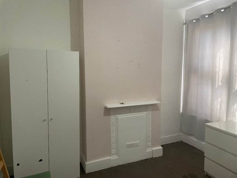 Flat Granville Road in Greater London