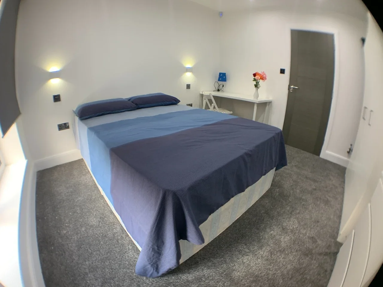 Room Chambers Lane in Greater London