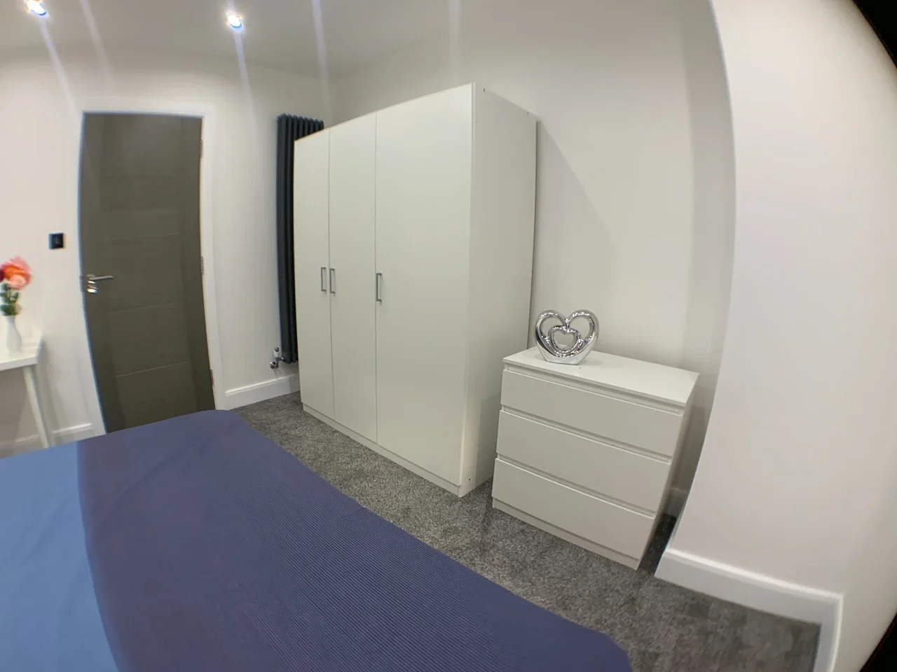 Room Chambers Lane in Greater London