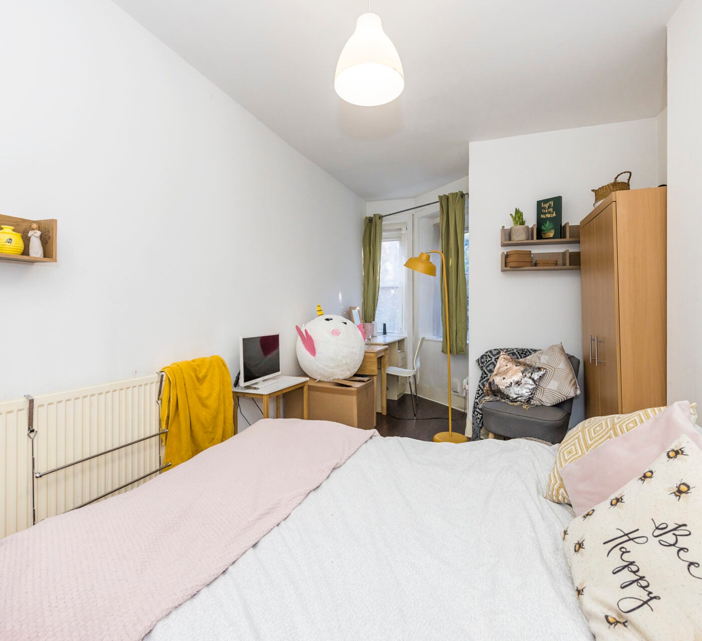 Flat Carleton Road in Greater London