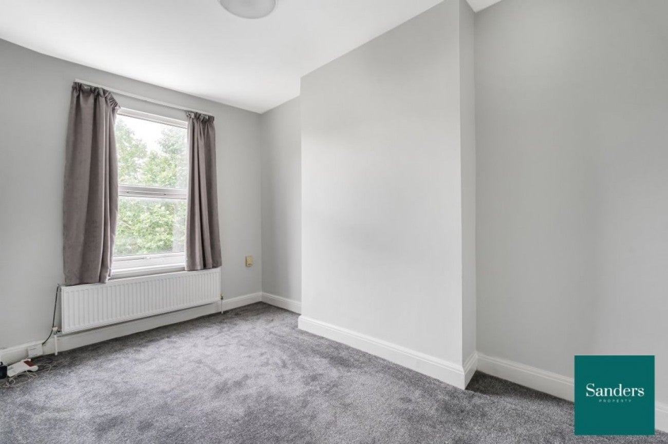 Flat Pyrland Road in Greater London