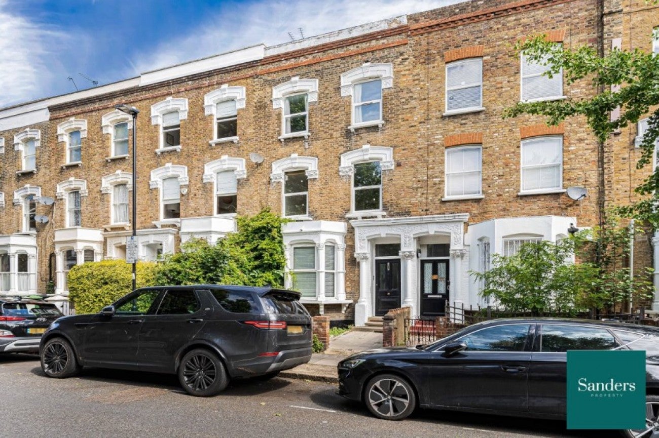 Flat Pyrland Road in Greater London