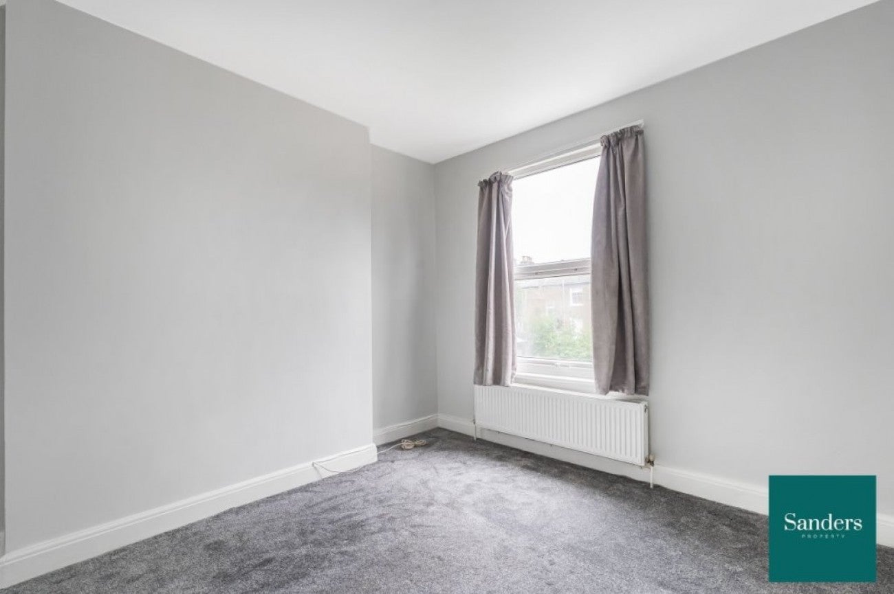 Flat Pyrland Road in Greater London