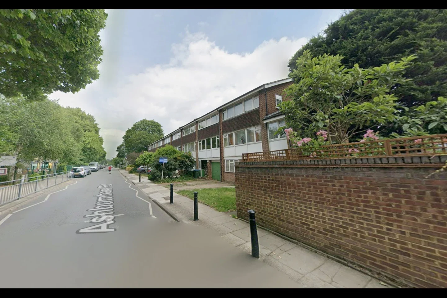 Flat Ashburnham Road in Greater London