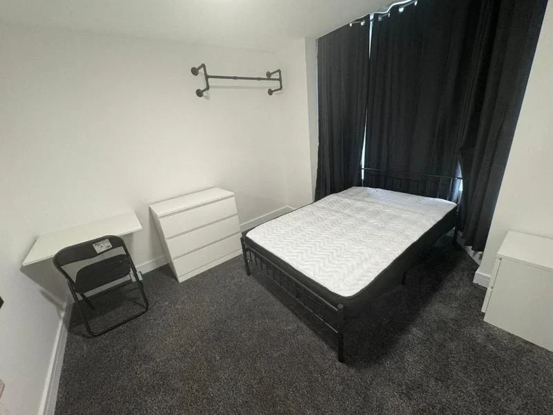 Room Margate Road in Portsmouth