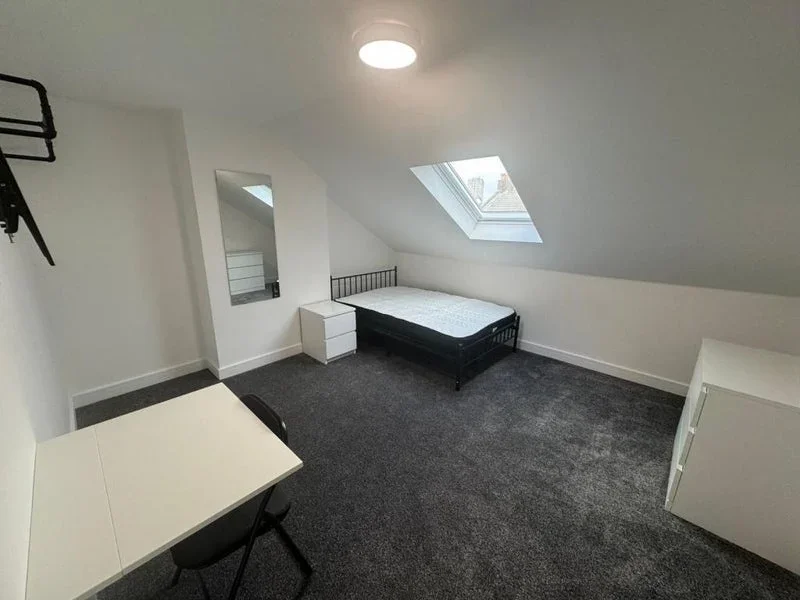 Room Margate Road in Portsmouth