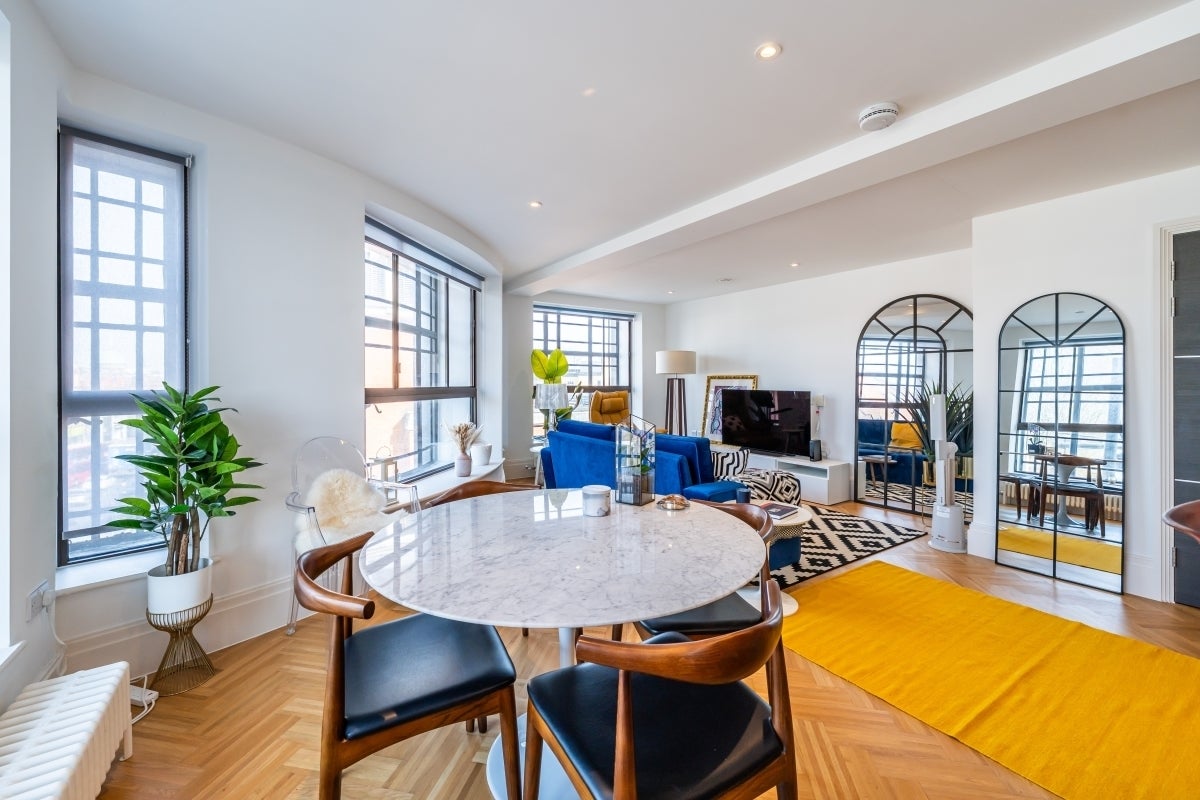 Flat Acre Lane in Greater London