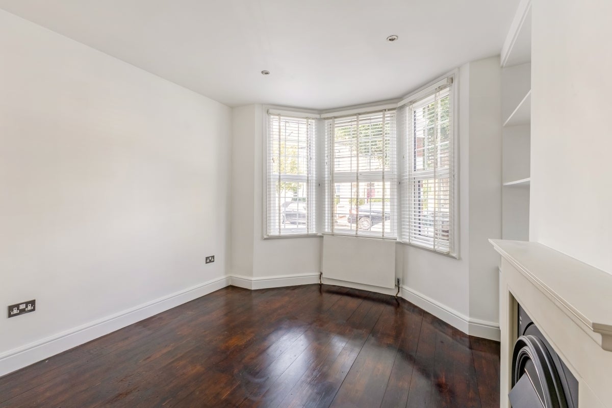 Flat Whellock Road in Greater London