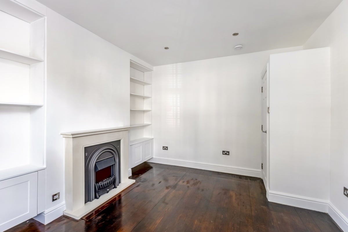 Flat Whellock Road in Greater London