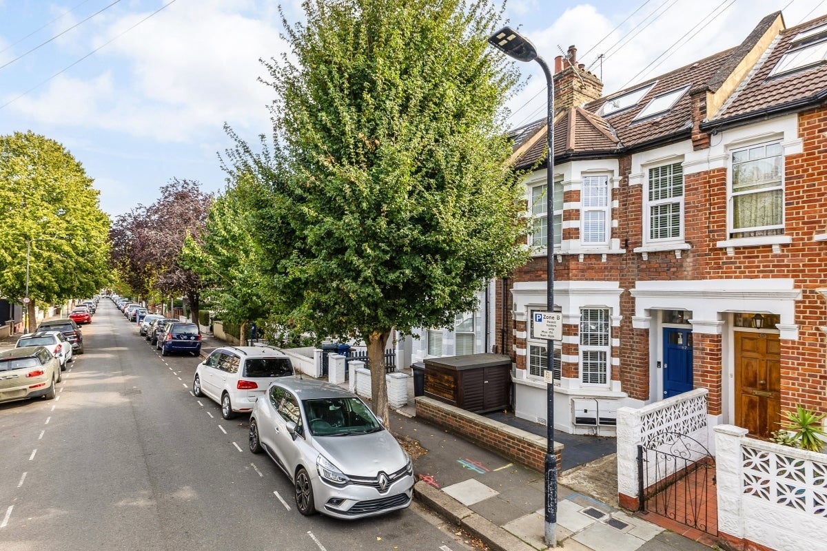 Flat Whellock Road in Greater London