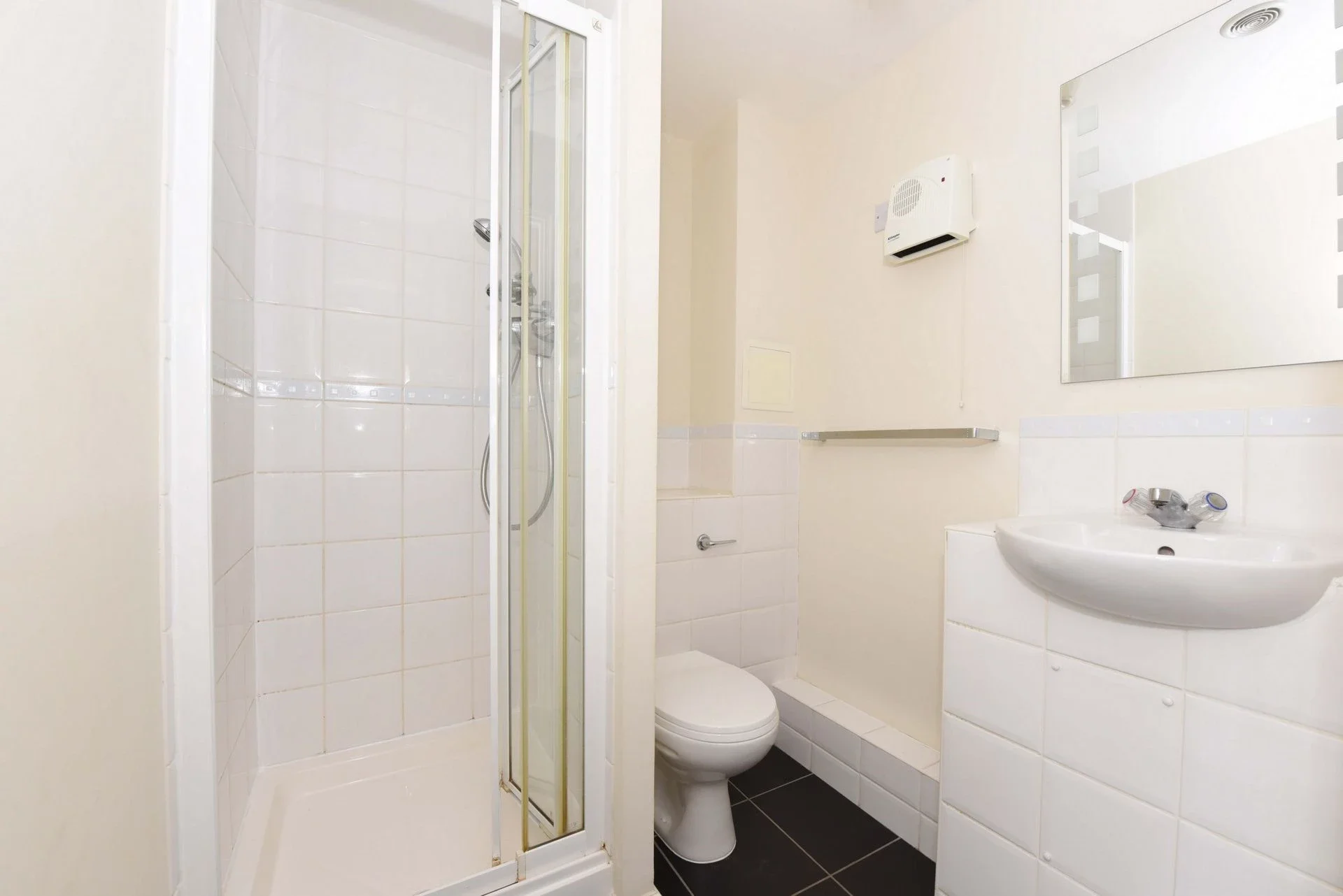 Flat Coombe Way in Rushmoor