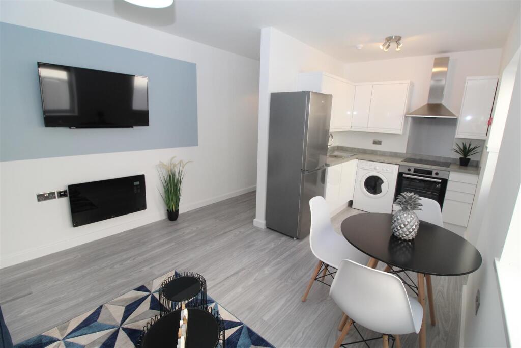 Flat Connaught Road in Cardiff