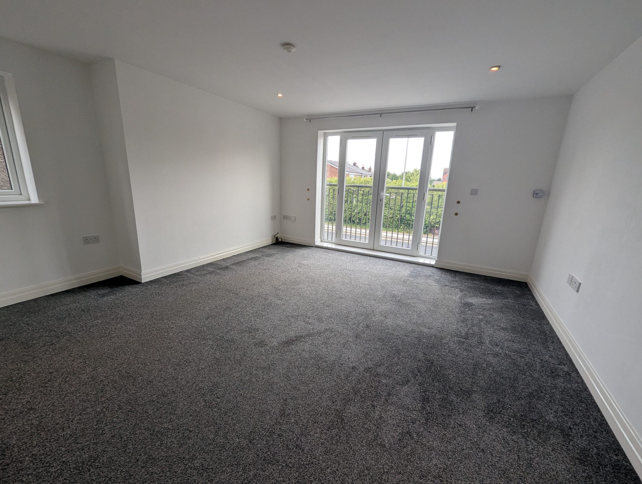 Flat Longcauseway in Farnworth