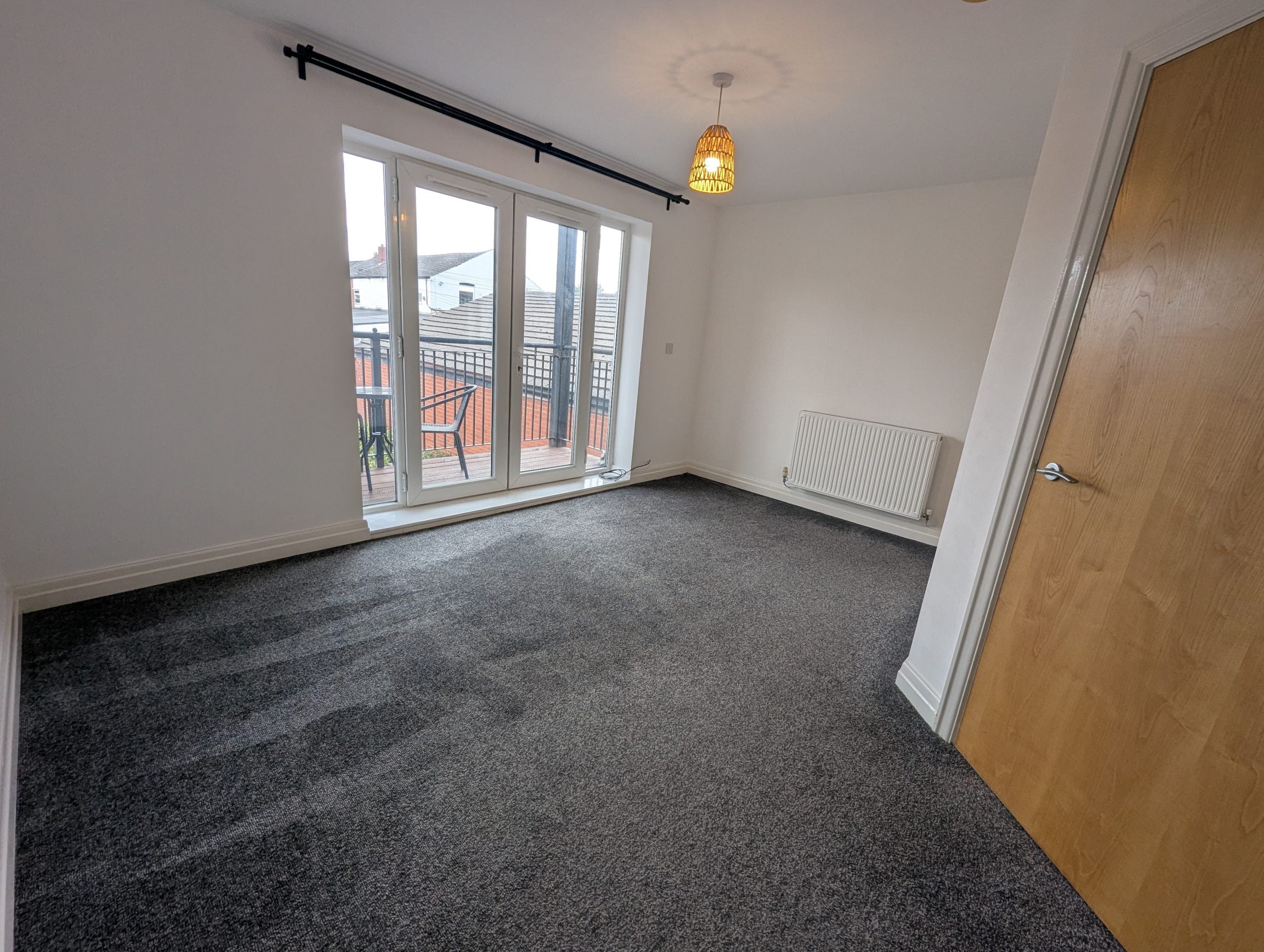 Flat Longcauseway in Farnworth
