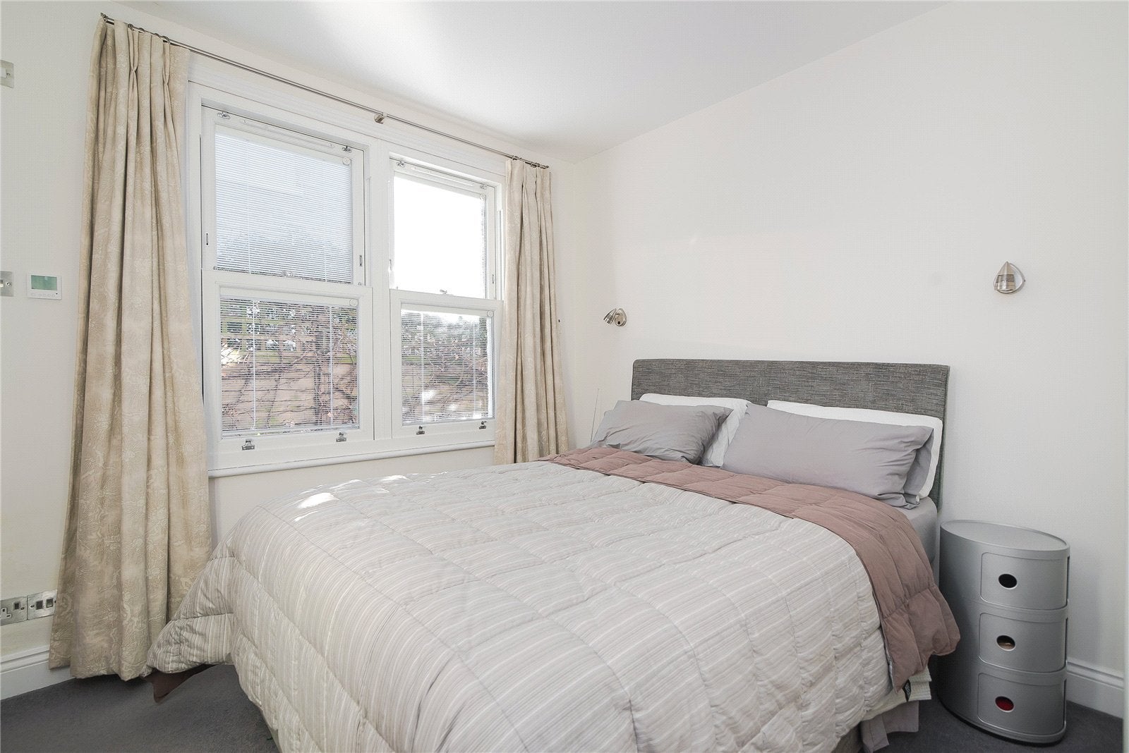 Flat Cowley Road in Greater London