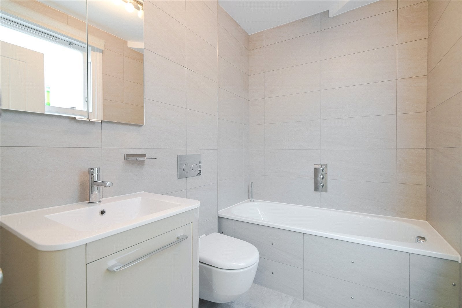 Flat Cowley Road in Greater London