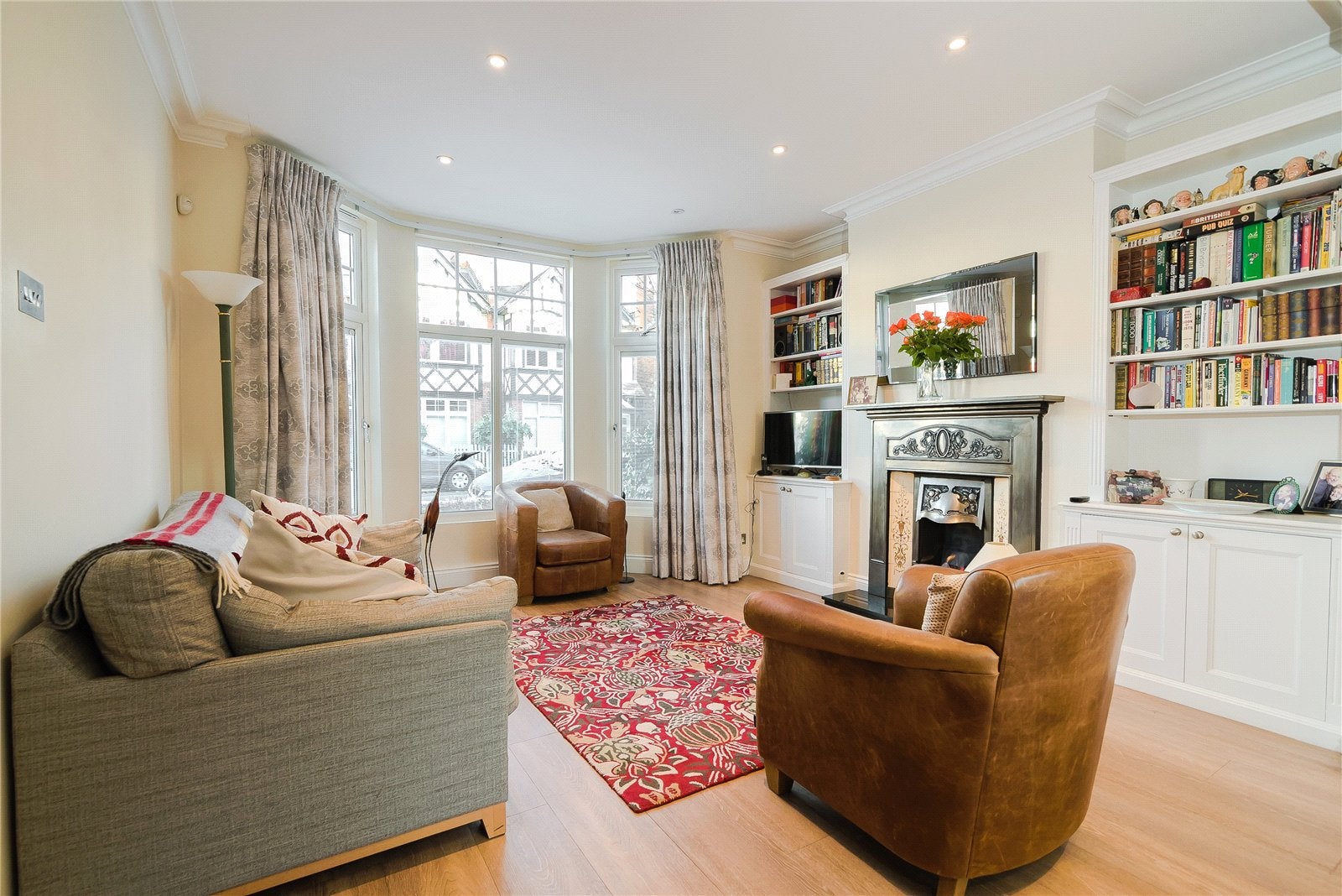 Flat Cowley Road in Greater London