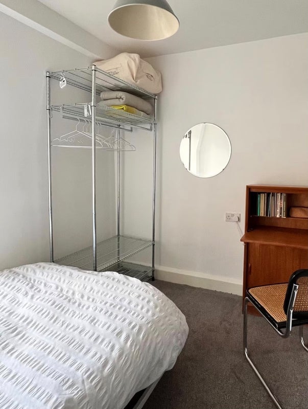 Room Redhill Street in Greater London