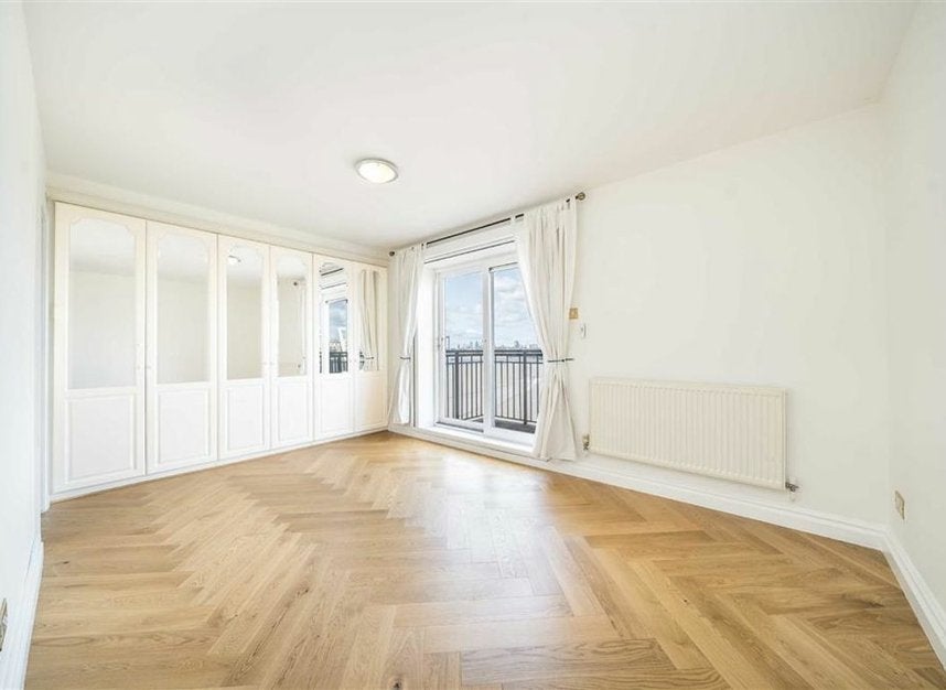 Flat West India Avenue in Greater London