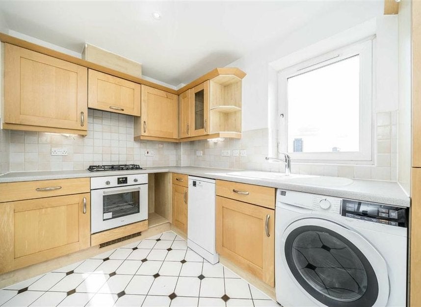 Flat West India Avenue in Greater London