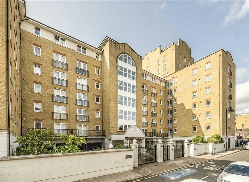 Flat West India Avenue in Greater London