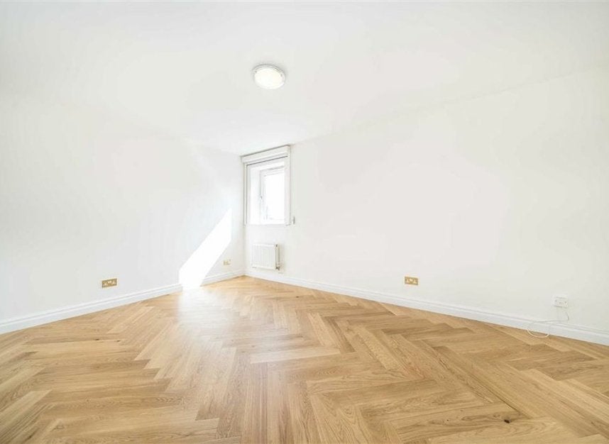 Flat West India Avenue in Greater London