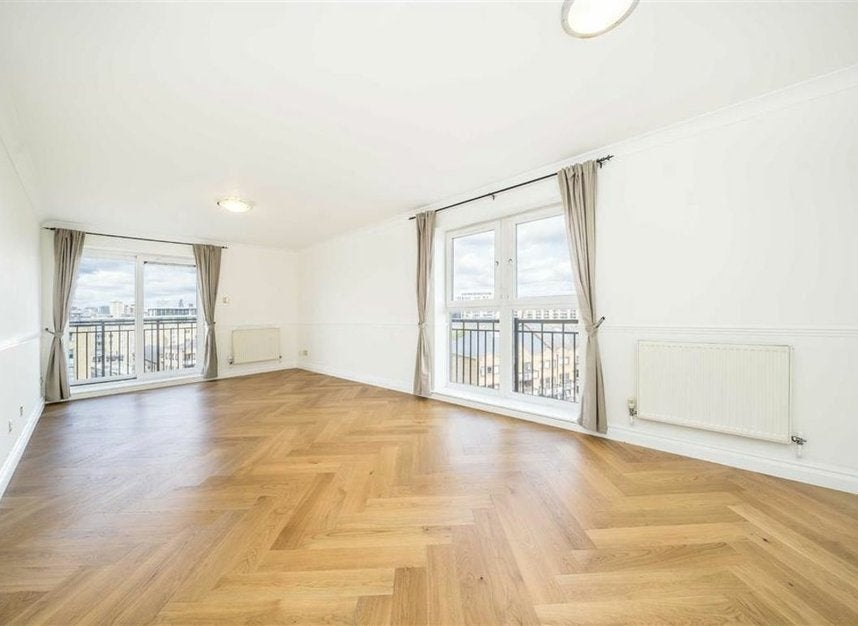 Flat West India Avenue in Greater London