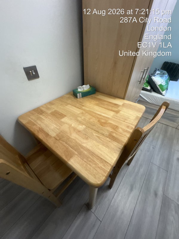Room City Road in Greater London