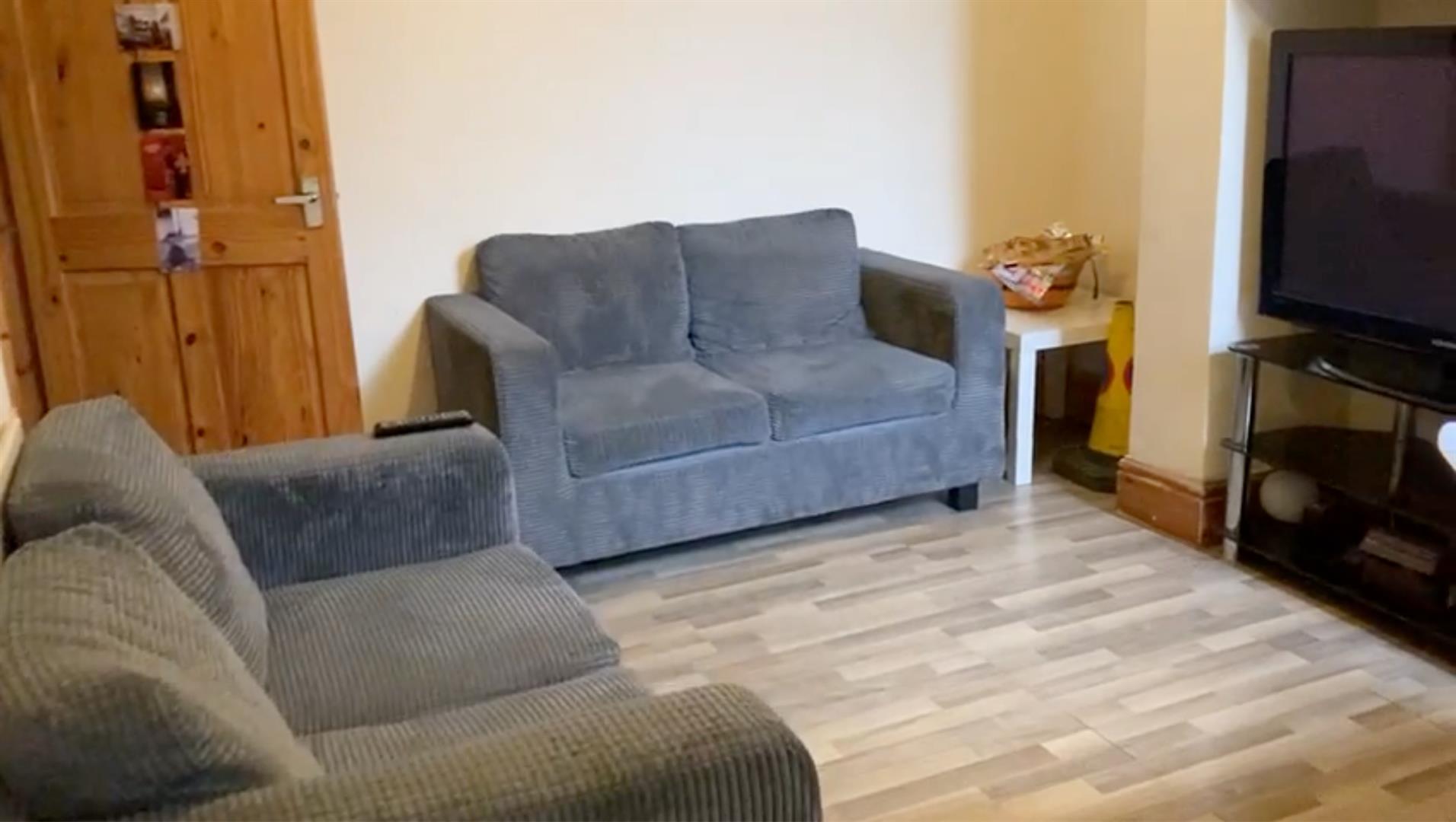 Room Bulk Road in Lancaster