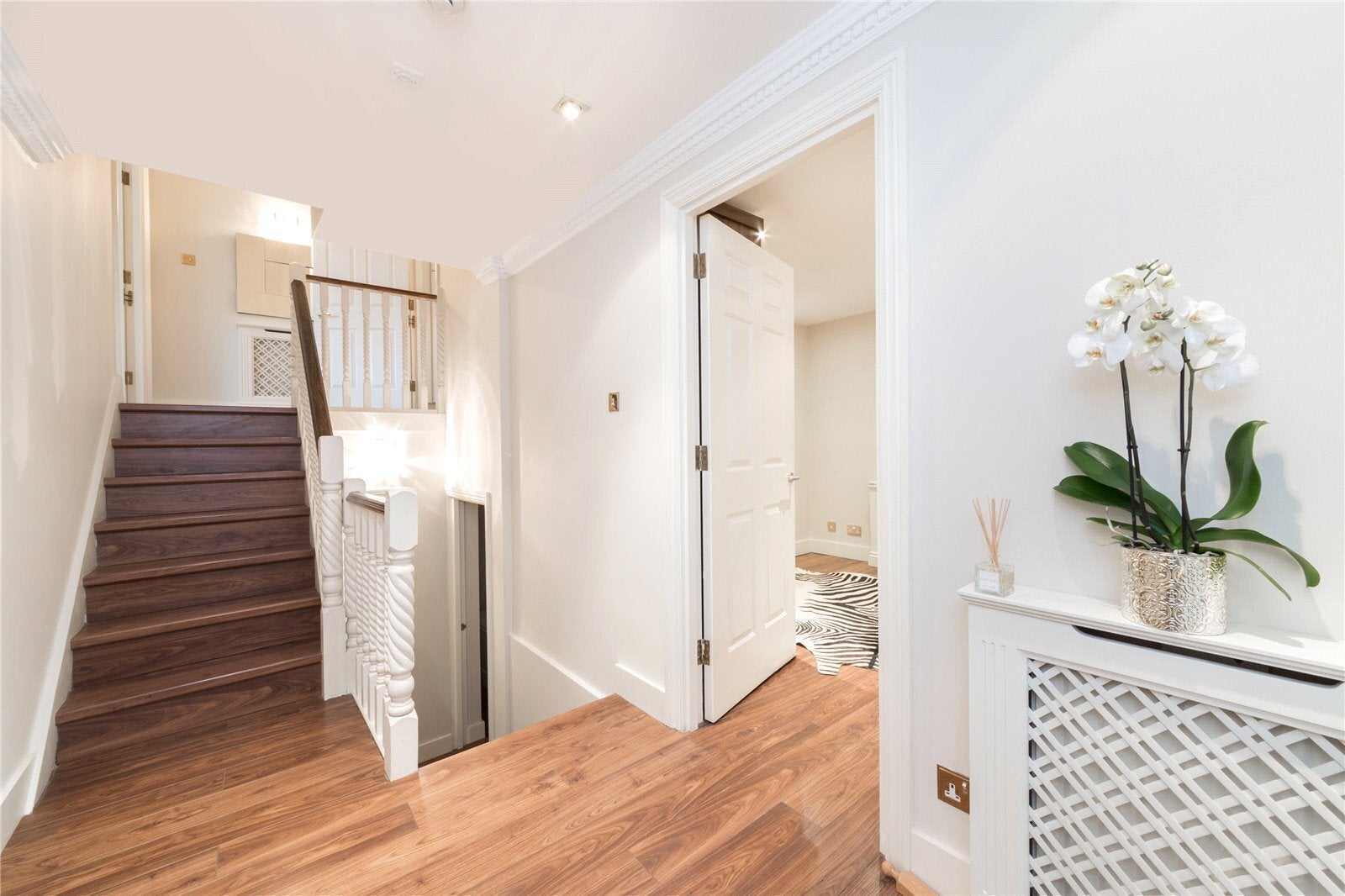 Flat Bracknell Gardens in Greater London