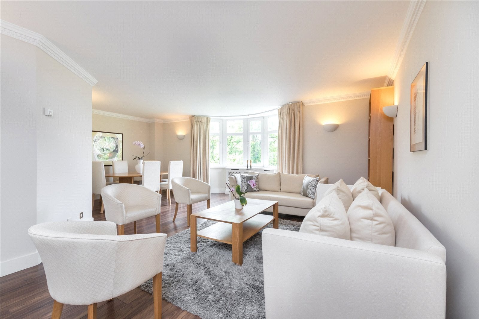 Flat Bracknell Gardens in Greater London
