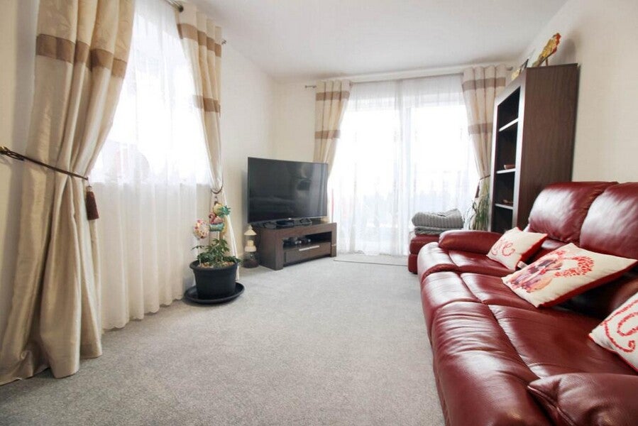 Flat Coxhill Way in Aylesbury