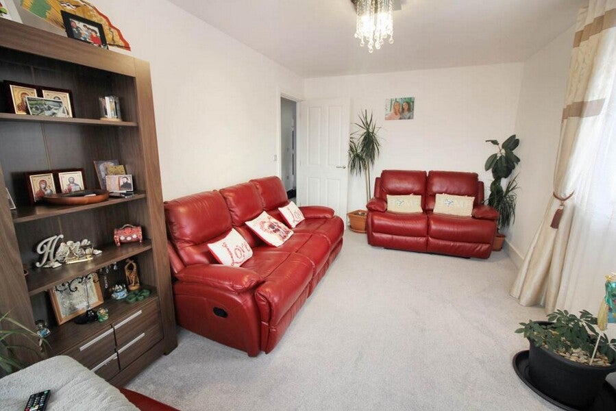 Flat Coxhill Way in Aylesbury