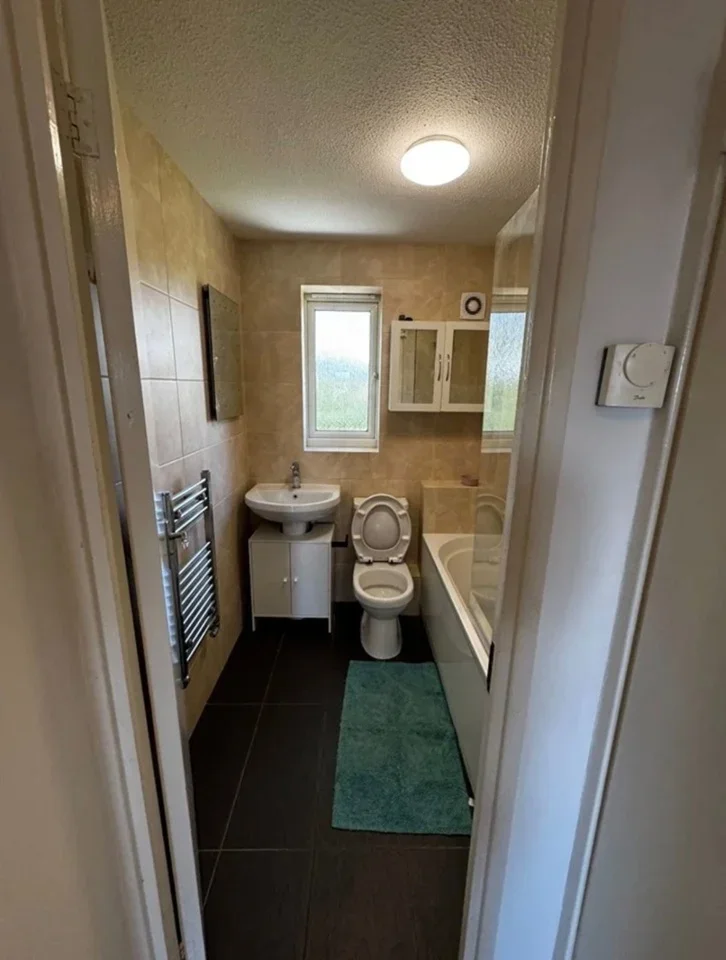 Flat Preston Court in Elmbridge