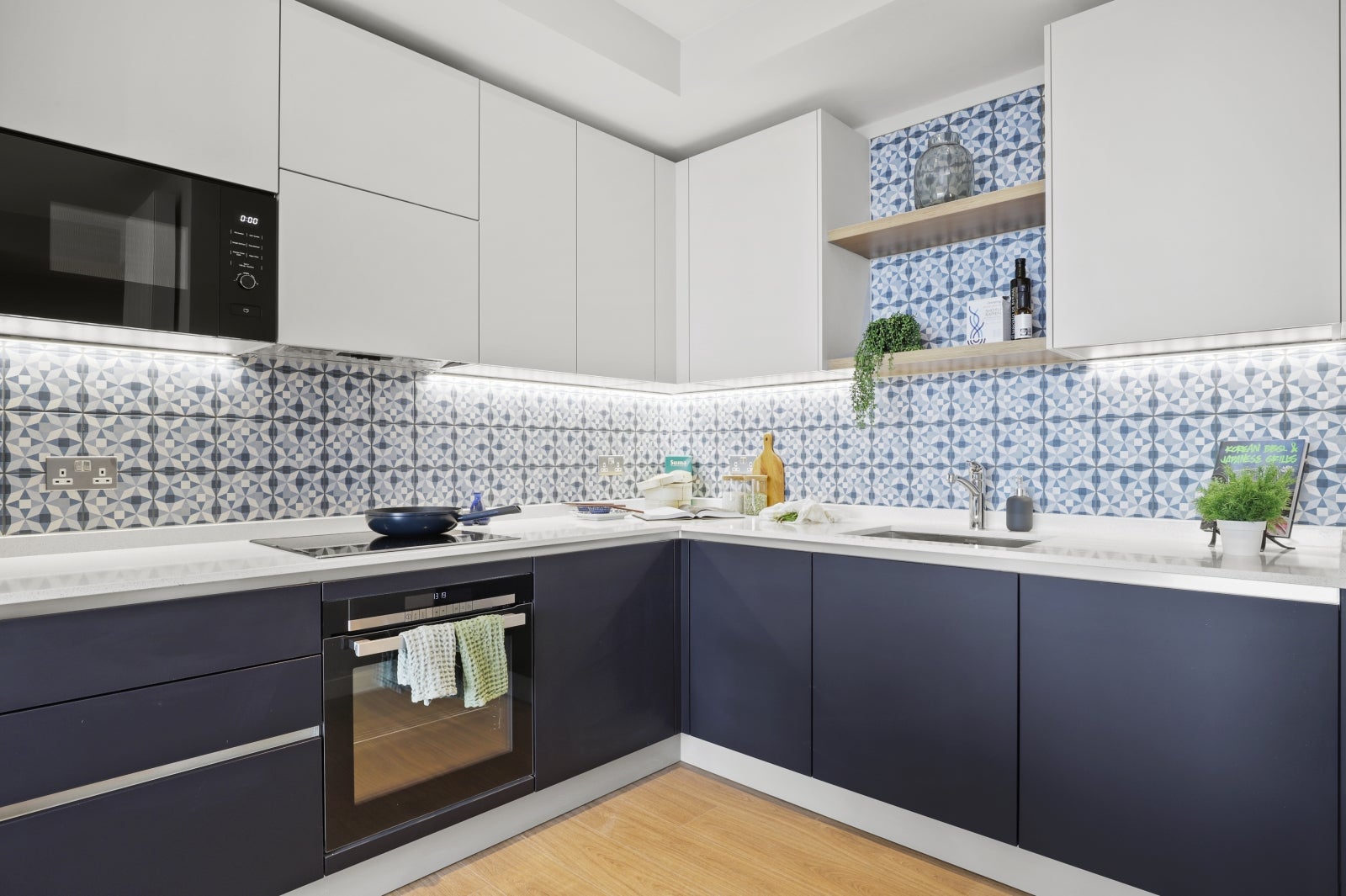 Flat Anthems Way in Greater London