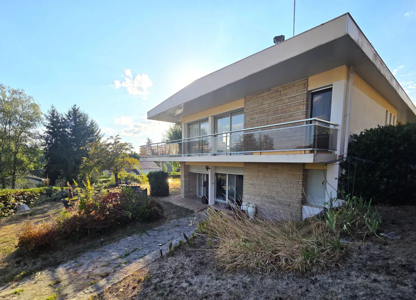 House Allée Jacques Offenbach in Blanzy