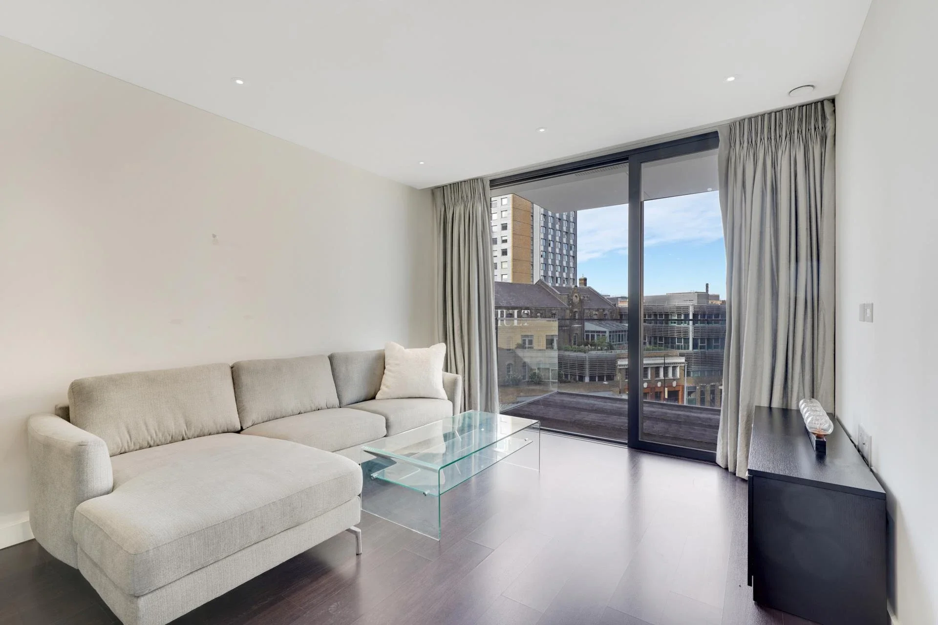 Flat Canter Way in Greater London