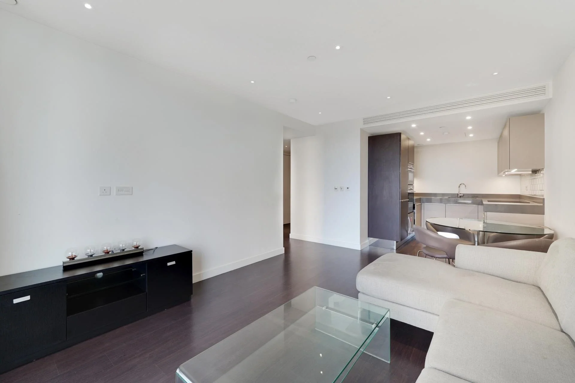 Flat Canter Way in Greater London