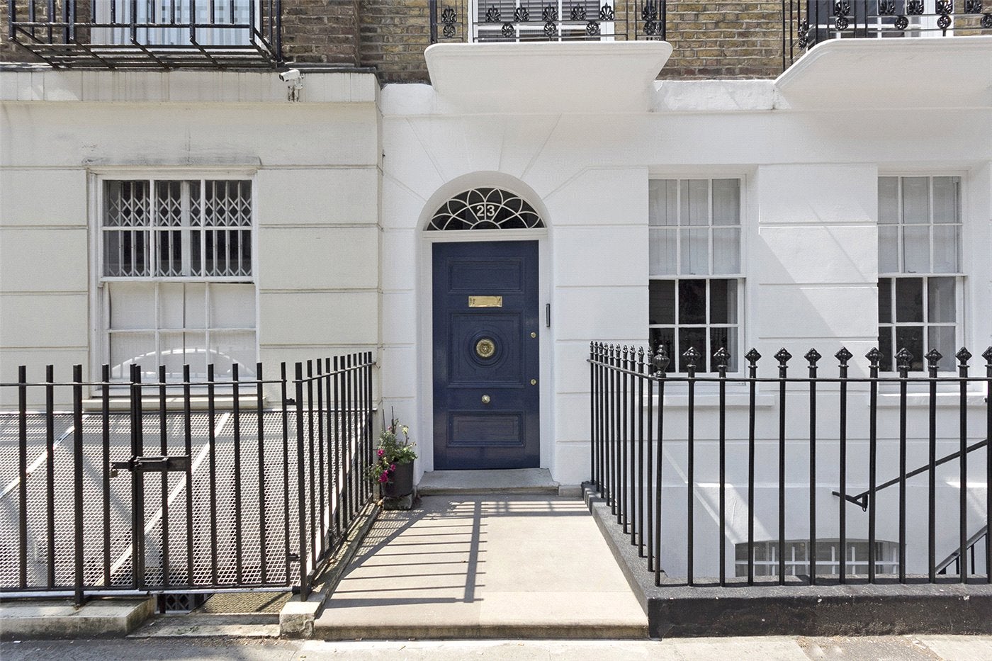 Flat Conway Street in Greater London