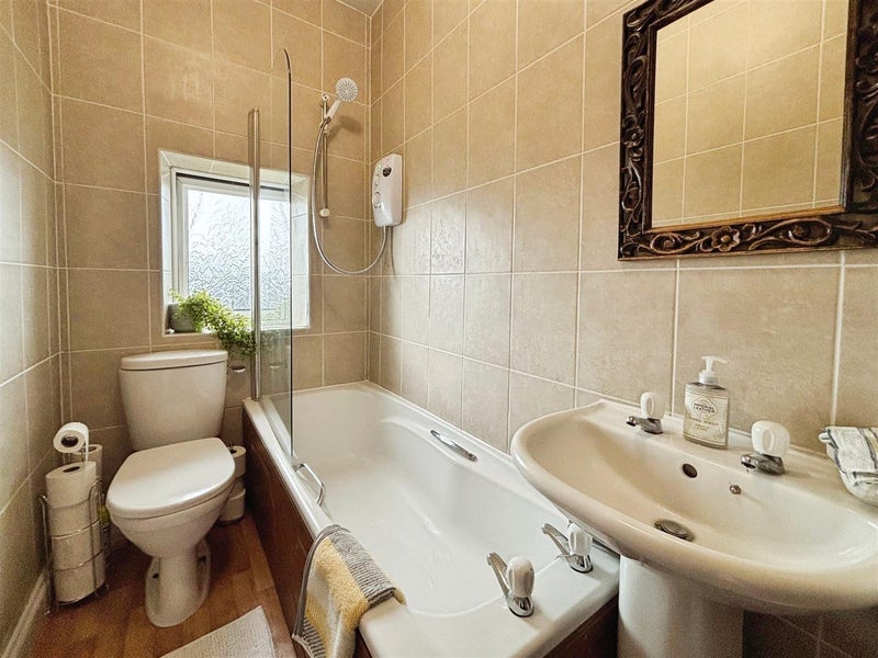 Room Exmouth Place in Bradford
