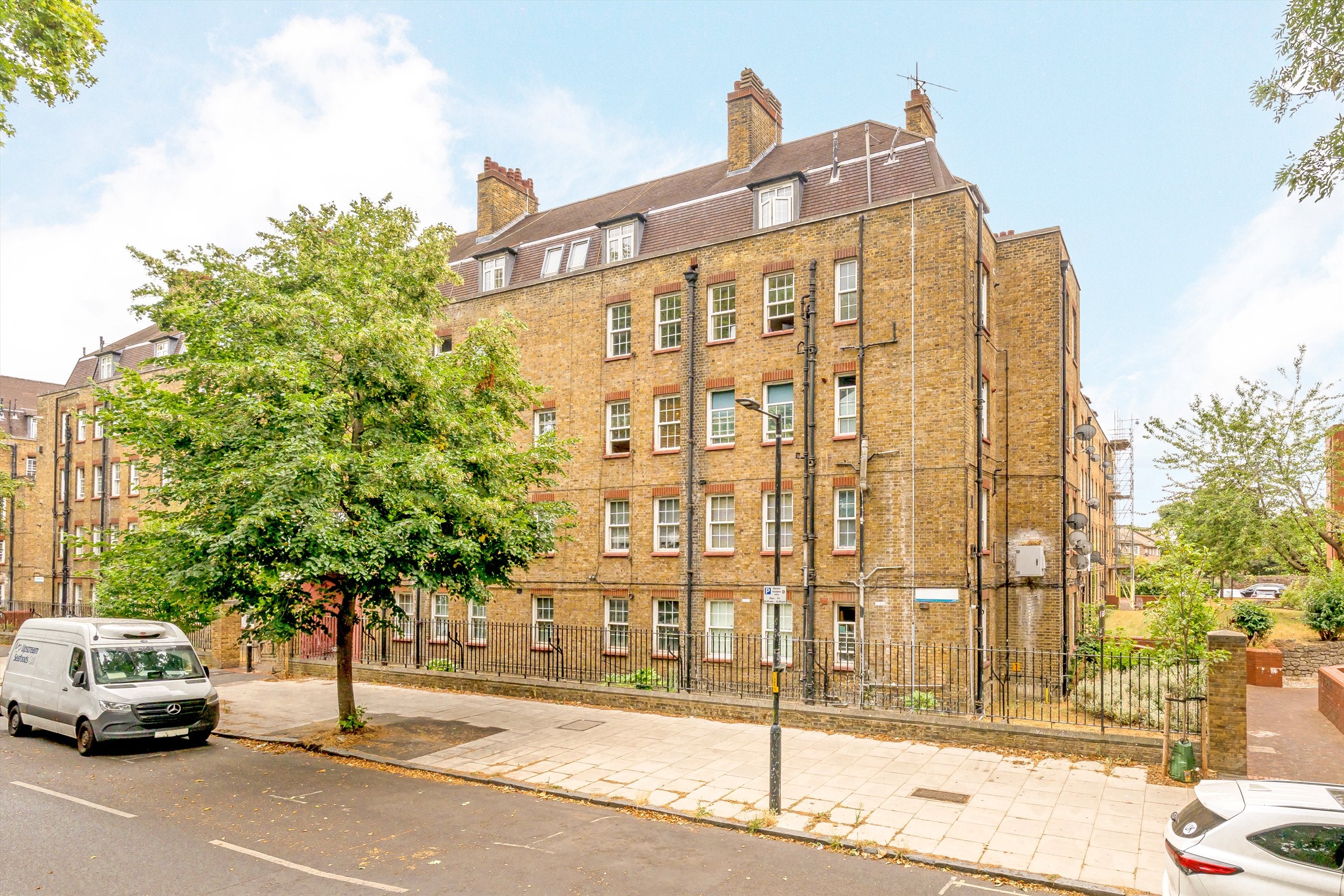 Flat Doddington Grove in Greater London