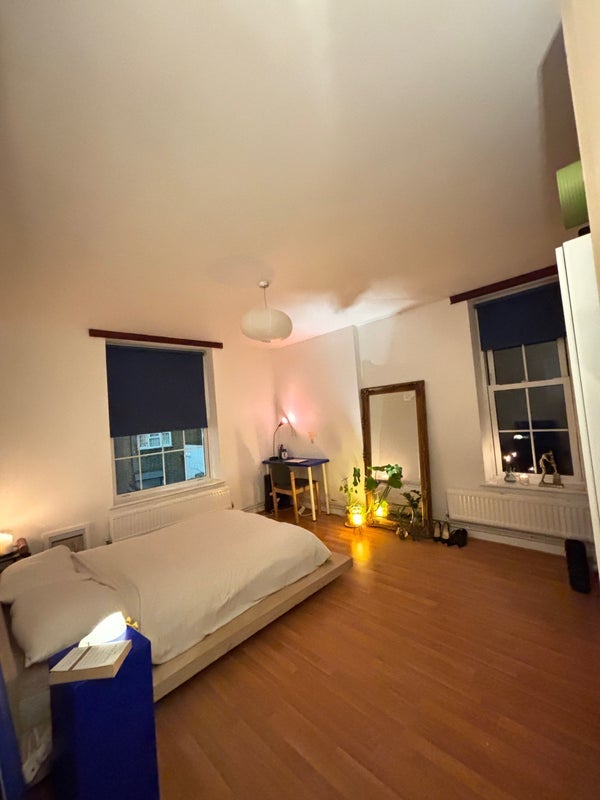 Room Bell Lane in Greater London