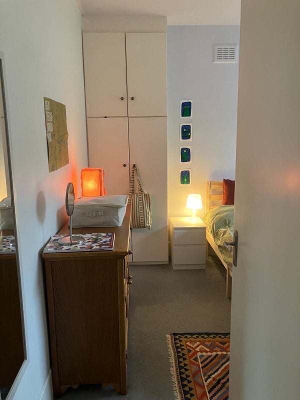 Room Halliford Street in Greater London